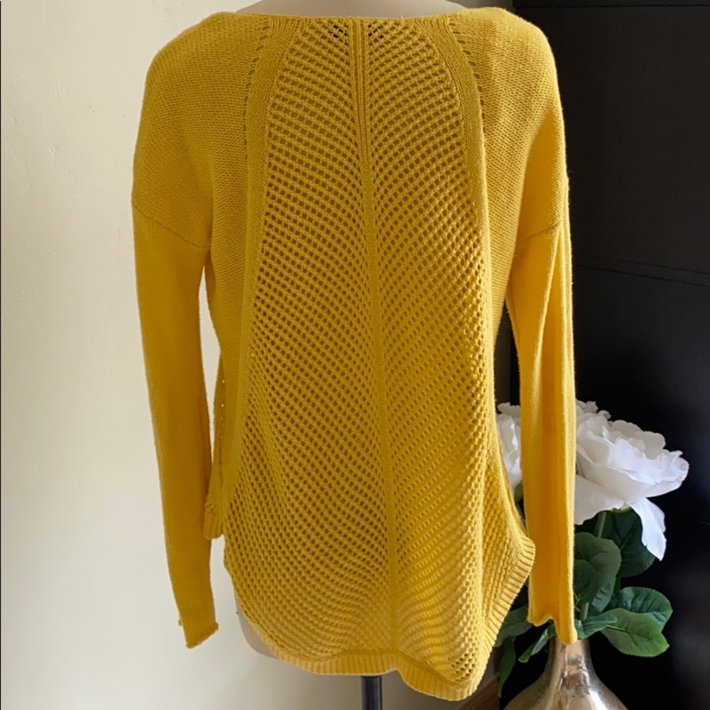 Yellow sweater - Picture 3 of 4